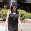 Rose McGowan porte un haut transparent qui laisse entrevoir sa poitrine alors qu'elle va déjeuner au restaurant à Beverly Hills, le 19 juillet 2016.