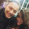 Soraya Riffi pose avec Jean-Michel Maire à l'occasion de sa participation aux "35 heures de Baba" sur C8.