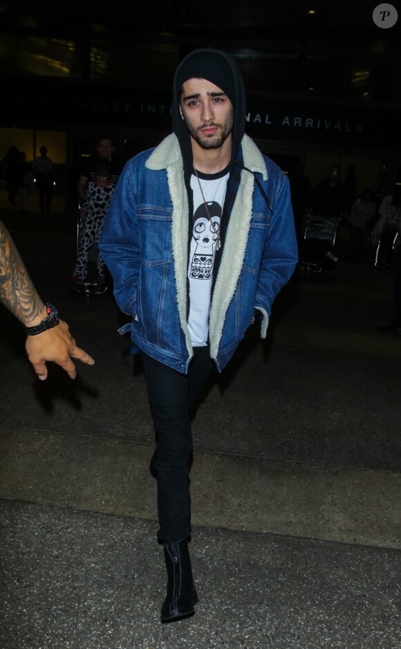 Zayn Malik arrive à l'aéroport de LAX à Los Angeles. Zayn vient d’être nommé directeur artistique de Versus, la ligne secondaire de Versace. Le 15 octobre 2016