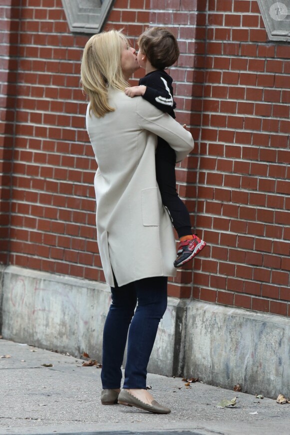 Claire Danes, Hugh Dancy et leur fils Cyrus dans les rues de West Village à New York City le 16 octobre 2016