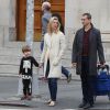 Claire Danes, Hugh Dancy et leur fils Cyrus dans les rues de West Village à New York City le 16 octobre 2016