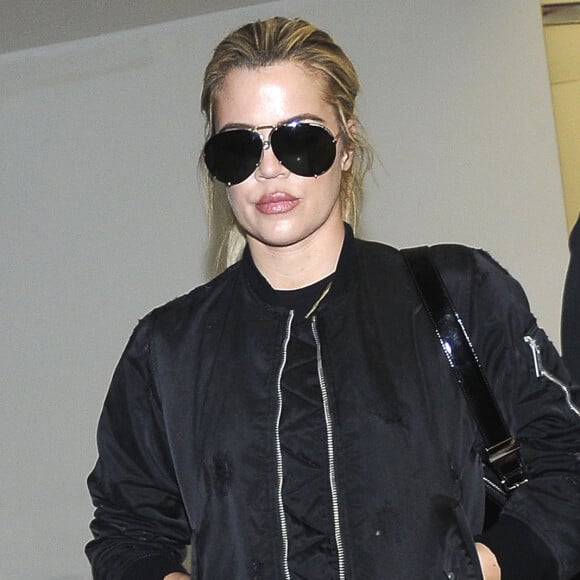 Khloe Kardashian arrive à l'aéroport de LAX à Los Angeles, le 16 octobre 2016