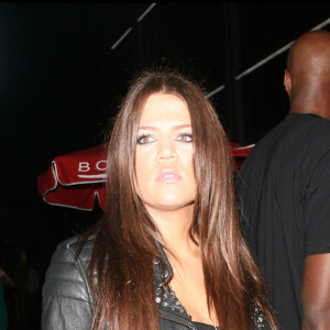 KHLOE KARDASHIAN, SON PETIT AMI LAMAR ODOM (JOUEUR DE BASKET DES LAKERS) ONT DINE A LOS ANGELES, ACCOMPAGNES PAR LA MERE DE CHLOE KRIS JENNER  3560516 Khloe Kardashian and her new boyfriend Lamar Odom, who plays forward for the Los Angeles Lakers, enjoyed a date night on September 5, 2009 in Los Angles, California. Khloe's mother Kris Jenner was also with the two love birds and managed to block the handholding going on between the two.05/09/2009 - Los Angeles