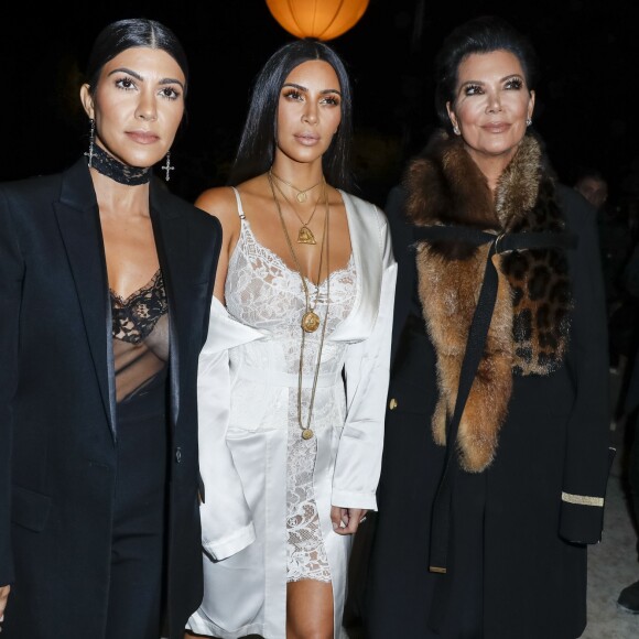 Kourtney Kardashian, Kim Kardashian et leur mère Kris Jenner au défilé de mode "Givenchy", collection prêt-à-porter Printemps-Eté 2017 lors de la Fashion Week de Paris, France, le 2 October 2016. © Olivier Borde/Bestimage