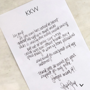 Stephanie Sheppard, l'assistante de Kim Kardashian, donne des nouvelles de la vedette de télé-réalité après son agression à Paris, le 3 octobre dernier. Photo publiée sur l'application de Kim Kardashian, le 17 octobre 2016