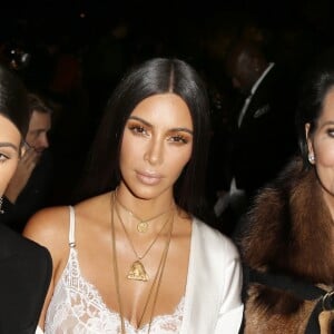 Kourtney Kardashian, Kim Kardashian et leur mère Kris Jenner au défilé de mode "Givenchy", collection prêt-à-porter Printemps-Eté 2017 lors de la Fashion Week de Paris, France, le 2 October 2016. © Christophe Aubert via Bestimage