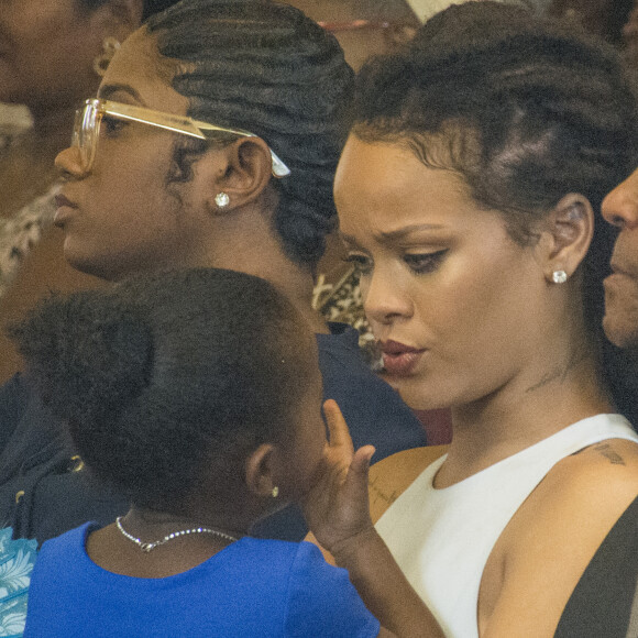 Rihanna et la petite Majesty - La star assiste au baptême de son neveu Nikolai Carter dans une église de la Barbade le 9 octobre 2016.