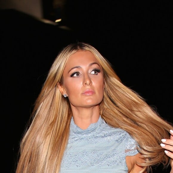 Paris Hilton et Sofia Richie sortent de l'inauguration du club Nightingale à West Hollywood, le 19 octobre 2016.