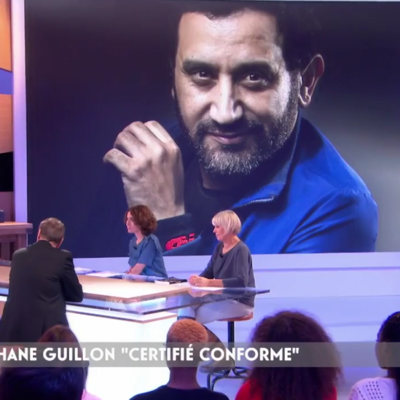 Stéphane Guillon évoque son salaire et sa brouille avec Cyril Hanouna. Emission "AcTualiTy" sur France 2, le 25 octobre 2016.