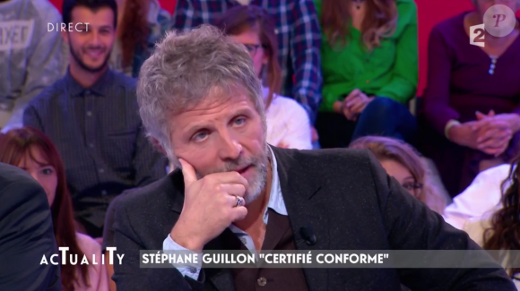 Stéphane Guillon évoque son salaire et sa brouille avec Cyril Hanouna. Emission "AcTualiTy" sur France 2, le 25 octobre 2016.