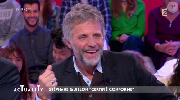 Stéphane Guillon évoque son salaire et sa brouille avec Cyril Hanouna. Emission "AcTualiTy" sur France 2, le 25 octobre 2016.