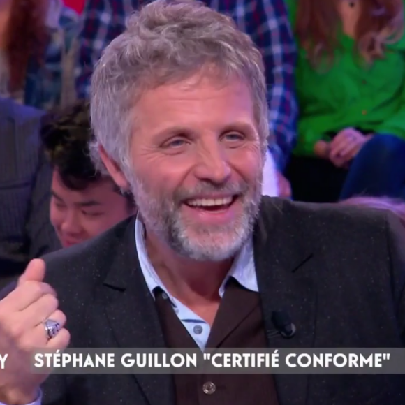 Stéphane Guillon évoque son salaire et sa brouille avec Cyril Hanouna. Emission "AcTualiTy" sur France 2, le 25 octobre 2016.