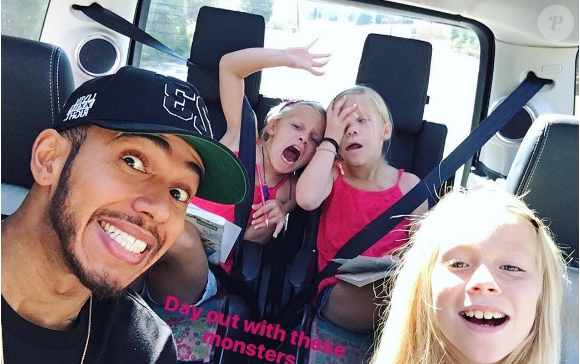 Lewis Hamilton s'éclate avec les nièces de son ex Nicole Scherzinger. Photo publiée sur Instagram le 25 octobre 2016