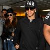 Nicole Scherzinger et son compagnon Lewis Hamilton arrivent à Londres, le 24 novembre 2014.