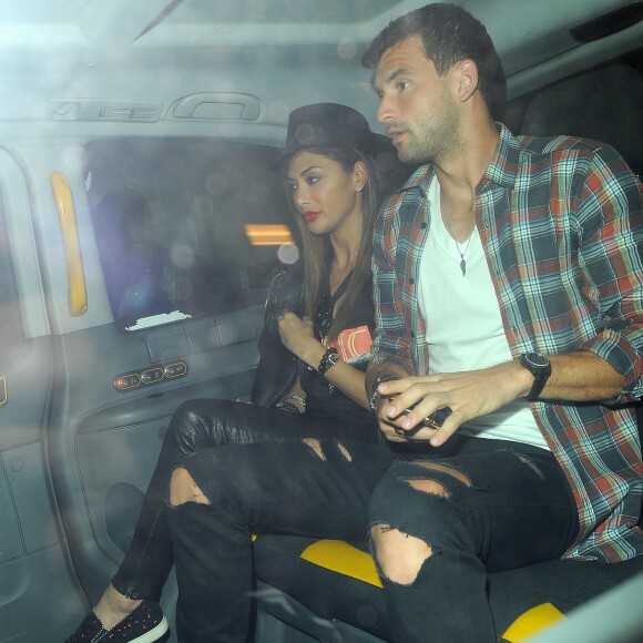 Nicole Scherzinger et son compagnon Grigor Dimitrov rentrent à leur hôtel après un dîner romantique au restaurant Sketch à Londres, le 21 juin 2016.