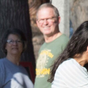 Mila Kunis en compagnie de sa fille Wyatt à Studio City, le 25 octobre 2016.