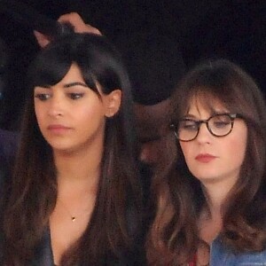Zooey Deschanel et Hannah Simone sur le tournage de la série télévisée "New Girl" à Los Angeles, Californie, Etats-Unis, le 12 septembre 2016.