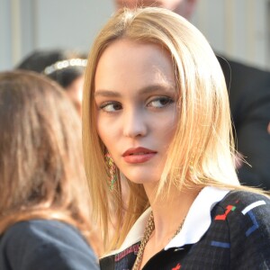 Lily-Rose Depp - Arrivées au défilé de mode prêt-à-porter printemps-été 2017 "Chanel" à Paris. Le 4 octobre 2016 © CVS-Veeren / Bestimage