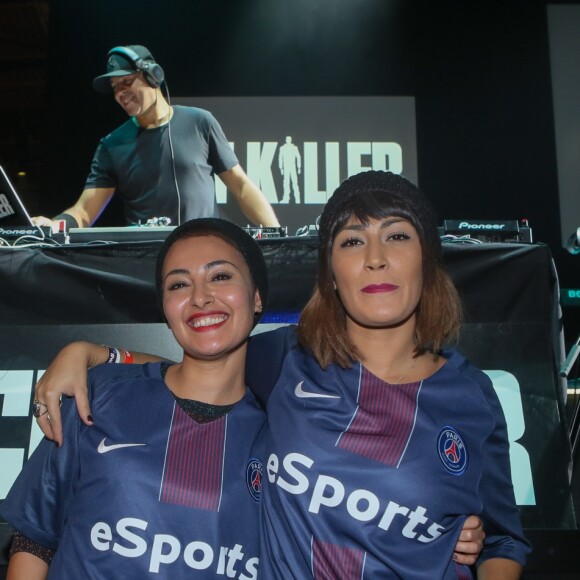 Hedia et Karima Charni à l'ouverture, en avant-première, du "Paris Games Week" au Parc des Exposition de la porte de Versailles, à Paris, le 26 octobre 2016.