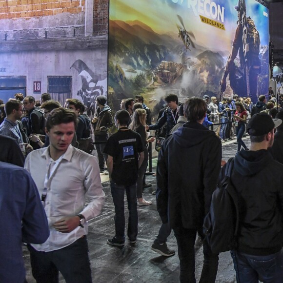 Ouverture, en avant-première, du "Paris Games Week" au Parc des Exposition de la porte de Versailles, à Paris, le 26 octobre 2016.