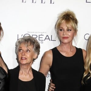 Melanie Griffith, sa mère Tippi Hedren, et ses filles Dakota Johnson et Stella Banderas - 22e soirée annuelle "ELLE Women in Hollywood" à Beverly Hills, le 19 octobre 2015.