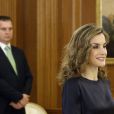  La reine Letizia d'Espagne en pantalon Hugo Boss et top Mango lors d'une audience avec une délégation de l'Association des victimes du cancer ovarien au palais de la Zarzuela à Madrid le 27 octobre 2016. 