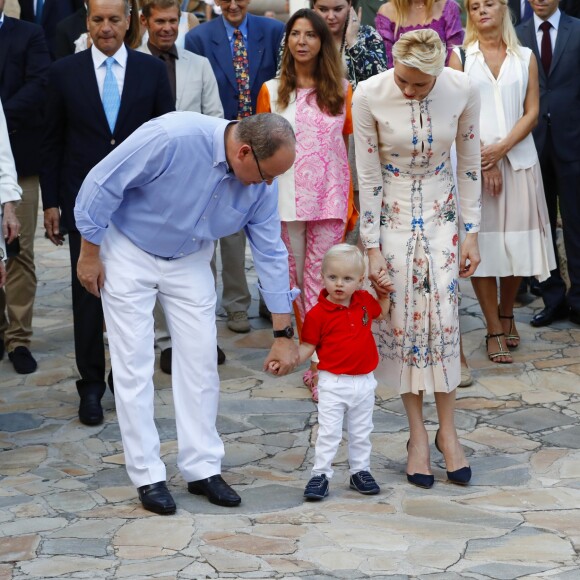 Le prince Albert II et la princesse Charlene de Monaco avec leur fils le prince Jacques lors du traditionnel pique-nique des Monégasques dans les jardins du Parc princesse Antoinette à Monaco le 10 septembre 2016. © Claudia Albuquerque / Bestimage