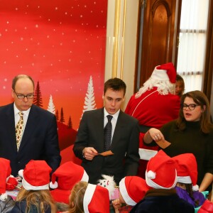 Le prince Albert II de Monaco, la princesse Charlene, Louis Ducruet et Camille Gottlieb lors de la fête de Noël et de la distribution de cadeaux aux enfants monégasques au Palais Princier, le 16 décembre 2015. © Bruno Bébert / Bestimage