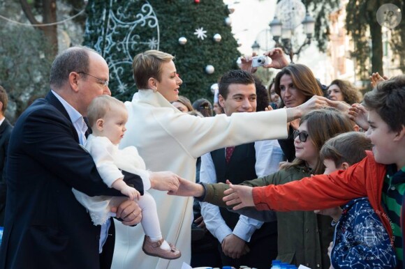 Image du premier anniversaire du prince Jacques et de la princesse Gabriella, le 10 décembre 2015 sur la place d'armes à Monaco, avec leurs parents le prince Albert II et la princesse Charlene. © Gaétan Luci/Palais Princier