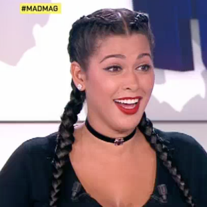 Jaja très bien payé par Ayem pour la coiffer ? Le duo fait des confidences dans le "Mad Mag" sur NRJ12. Le 28 octobre 2016.