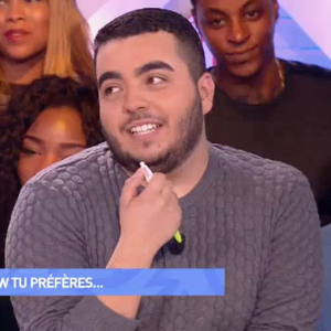 Jaja très bien payé par Ayem pour la coiffer ? Le duo fait des confidences dans le "Mad Mag" sur NRJ12. Le 28 octobre 2016.