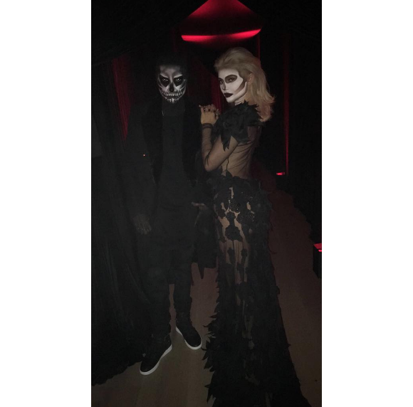 Kylie Jenner et son petit-ami Tyga ont donné un dîner pour Halloween auquel étaient conviées Kendall Jenner et Kourtney Kardashian. Photo publiée sur le Snapchat de Kylie Jenner, le 28 octobre 2016