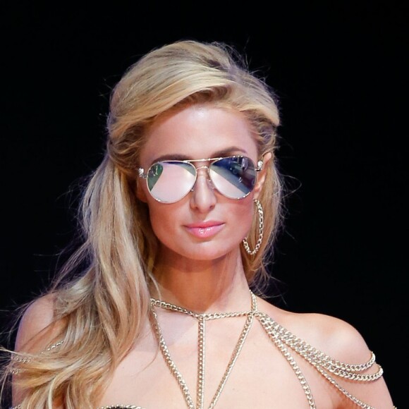 Paris Hilton au défilé de mode "Philipp Plein" Prêt à Porter collection printemps/été 2017 lors de la Fashion Week de Milan, Italie, le 21 septembre 2016.