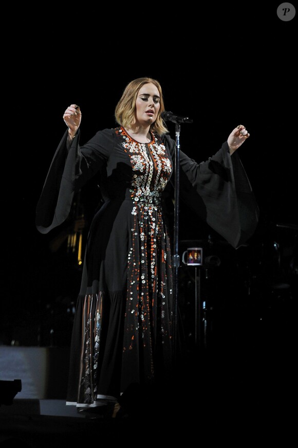 Concert de la chanteuse Adele à l'occasion du festival de Glastonbury le 25 juin 2016.