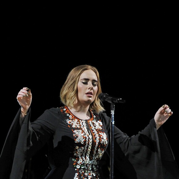 Concert de la chanteuse Adele à l'occasion du festival de Glastonbury le 25 juin 2016.