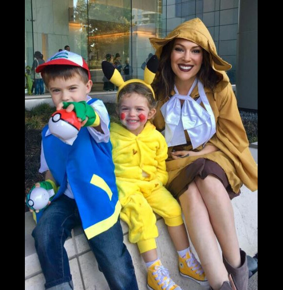 Alyssa Milano a fêté Halloween avec sa famille sur le thème de Pokémon Go. Instagram, octobre 2016.