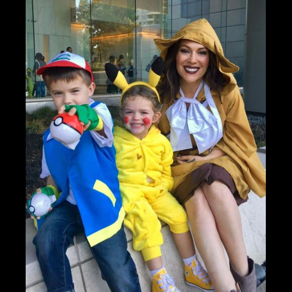 Alyssa Milano a fêté Halloween avec sa famille sur le thème de Pokémon Go. Instagram, octobre 2016.