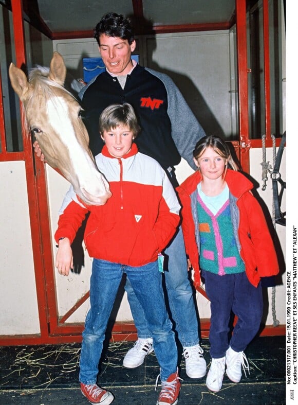 Christopher Reeve entouré de ses enfants Matthew et Alexandra en 1990