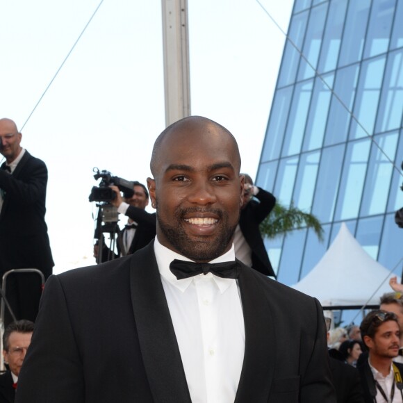 Teddy Riner à la montée des marches du film "Elle" lors du 69ème Festival International du Film de Cannes. Le 21 mai 2016. © Rachid Bellak / Bestimage