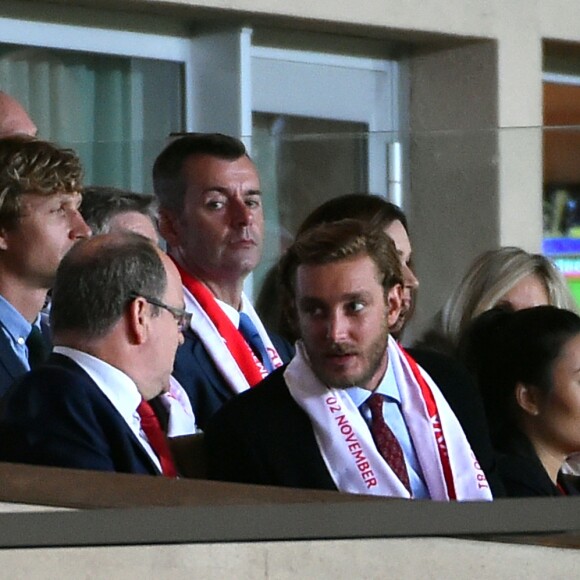 Le prince Albert II de Monaco était au Stade Louis-II en famille avec Pierre Casiraghi, Louis Ducruet et sa petite amie Marie lors de la victoire en Ligue des Champions de l'AS Monaco contre le CSKA Moscou (3-0), le 2 novembre 2016. L'ASM a remporté la rencontre 3 à 0. © Bruno Bebert/Bestimage