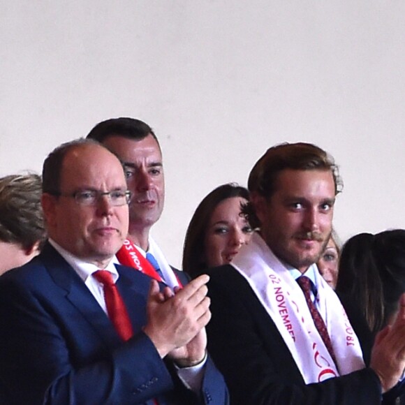 Le prince Albert II de Monaco était au Stade Louis-II en famille avec Pierre Casiraghi, Louis Ducruet et sa petite amie Marie lors de la victoire en Ligue des Champions de l'AS Monaco contre le CSKA Moscou (3-0), le 2 novembre 2016. L'ASM a remporté la rencontre 3 à 0. © Bruno Bebert/Bestimage