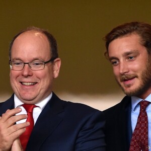 Le prince Albert II de Monaco et son neveu Pierre Casiraghi au Stade Louis-II lors de la victoire en Ligue des Champions de l'AS Monaco contre le CSKA Moscou (3-0), le 2 novembre 2016. L'ASM a remporté la rencontre 3 à 0. © Bruno Bebert/Bestimage