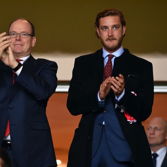 Le prince Albert II de Monaco et Pierre Casiraghi au Stade Louis-II lors de la victoire en Ligue des Champions de l'AS Monaco contre le CSKA Moscou (3-0), le 2 novembre 2016. L'ASM a remporté la rencontre 3 à 0. © Bruno Bebert/Bestimage
