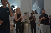 Gwyneth Paltrow relève le 1000 Steps Challenge avec Tracy Anderson lors d'un événement organisé par la marque Frédérique Constant à New York, le 2 novembre 2016