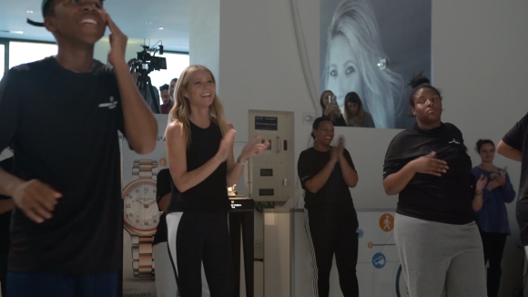 Gwyneth Paltrow relève le 1000 Steps Challenge avec Tracy Anderson lors d'un événement organisé par la marque Frédérique Constant à New York, le 2 novembre 2016