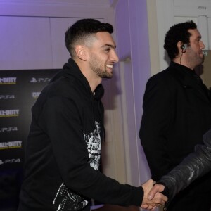 Javier Pastore et JoeyStarr à la soirée de lancement du jeux "Call of Duty : Infinite Warfare" à Paris le 3 novembre 2016. © Rachid Bellak