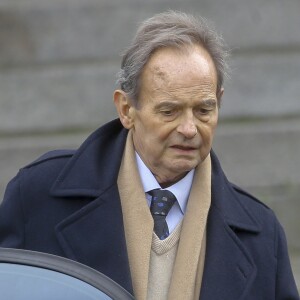  Le docteur Jean-François Pernaut Sortie de la cérémonie religieuse des obsèques de Françoise Pernaut (Pillot) en la cathédrale Notre-Dame d'Amiens, France, le 19 octobre 2016, pour l'inhumation au cimetière de Bouvaincourt-sur-Bresle. © Agence/Bestimage 