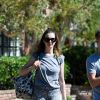 Exclusif - Anne Hathaway et son mari Adam Shulman arrivent à leur domicile avec leur fils Jonathan à Los Angeles le 28 septembre 2016.