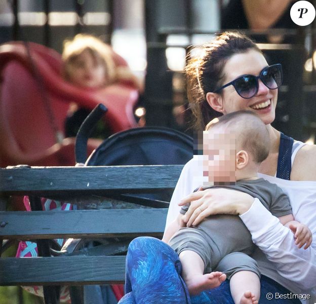 Anne Hathaway Gaga De Son Irrésistible Bébé Jonathan Purepeople