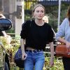 Exclusif - Lily-Rose Depp est allée déjeuner avec des amis à Los Feliz. Le 17 octobre 2016